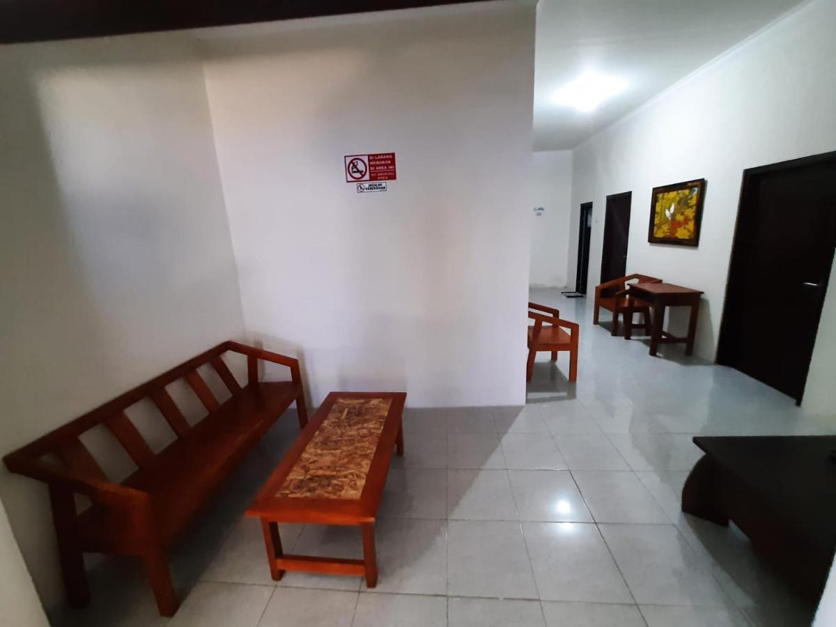 999 Khs Homestay Гилиманук Екстериор снимка
