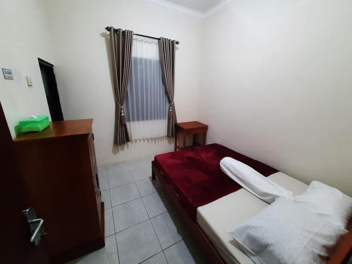 999 Khs Homestay Гилиманук Екстериор снимка