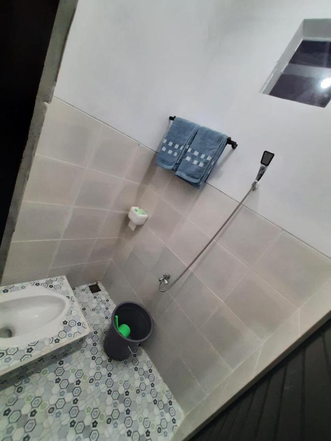 999 Khs Homestay Гилиманук Екстериор снимка