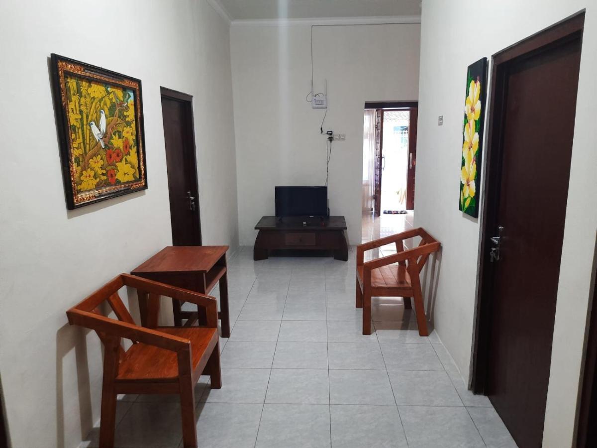 999 Khs Homestay Гилиманук Екстериор снимка