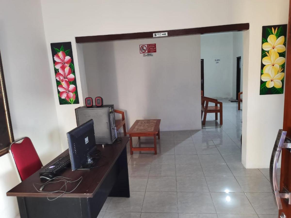 999 Khs Homestay Гилиманук Екстериор снимка