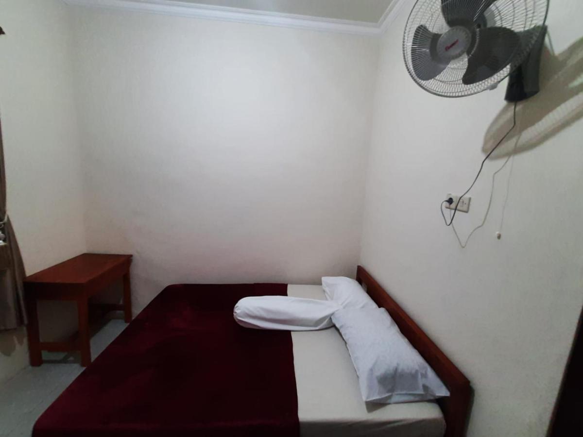 999 Khs Homestay Гилиманук Екстериор снимка