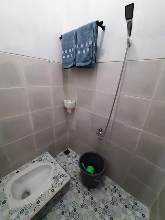 999 Khs Homestay Гилиманук Екстериор снимка